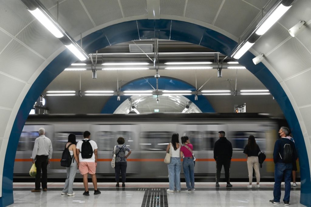 Μετρό Πειραιά: Διθύραμβοι από Reuters για τους νέους σταθμούς – «Μετακινήσεις μέσα από την ιστορία»