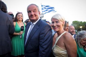 Νατάσα Παζαΐτη: Ανεβαίνει στο θεατρικό σανίδι η σύζυγος του Καραμανλή