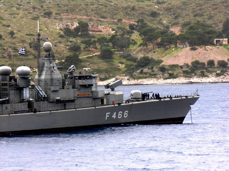28η Οκτωβρίου: Εντυπωσιακές εικόνες από την φρεγάτα «Νικηφόρος Φωκάς» του Πολεμικού Ναυτικού