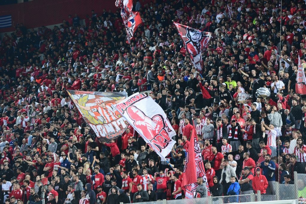 «Γ. Καραϊσκάκης»: Εκτεταμένα επεισόδια εντός και εκτός γηπέδου – Έπεσαν δακρυγόνα, φυγαδεύτηκα