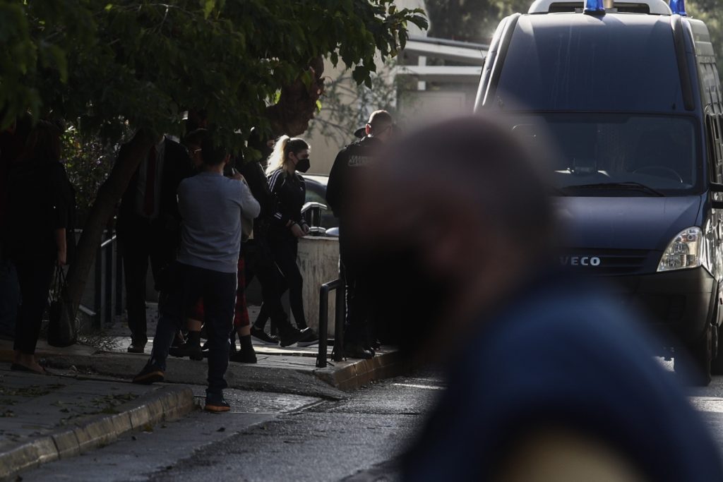 Πάτρα: Στις 16 Νοεμβρίου απολογείται η Πισπιρίγκου, «βόμβες» από Κούγια – Κατήγγειλε βασανισμό από τις Αρχές, «την έβαλαν να υπογράψει ότι δεν την πείραξαν» [βίντεο]