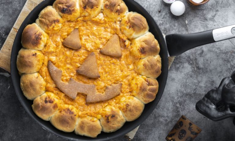 Η συνταγή της ημέρας: Η τέλεια πίτσα για το Halloween
