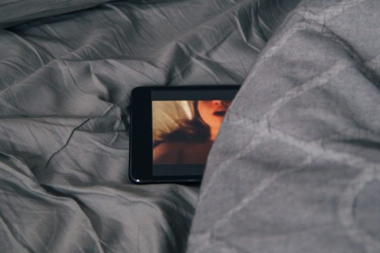 Revenge porn στην Πάτρα: Βίντεο με πρωταγωνιστές πυγμάχο και εργαζομένους εστίασης