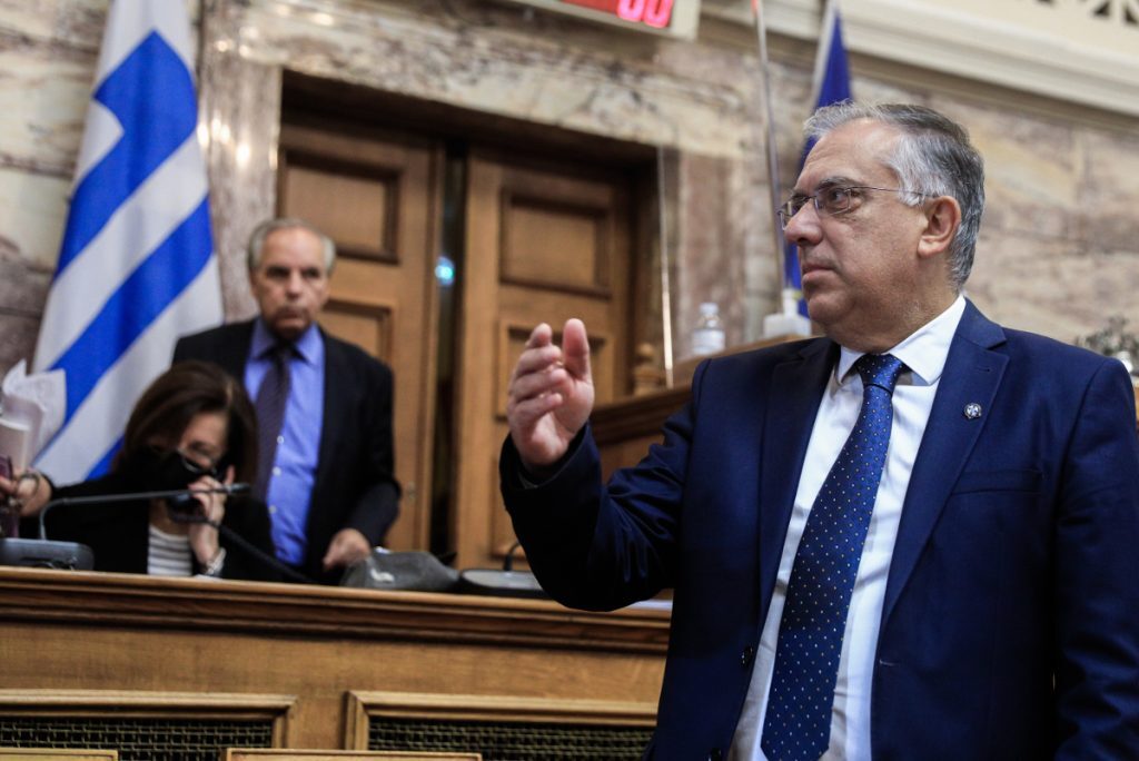Βιασμός 19χρονης στο ΑΤ Ομόνοιας: «’Αθλια και παράνομη συμπεριφορά των αστυνομικών» λέει ο Θεο