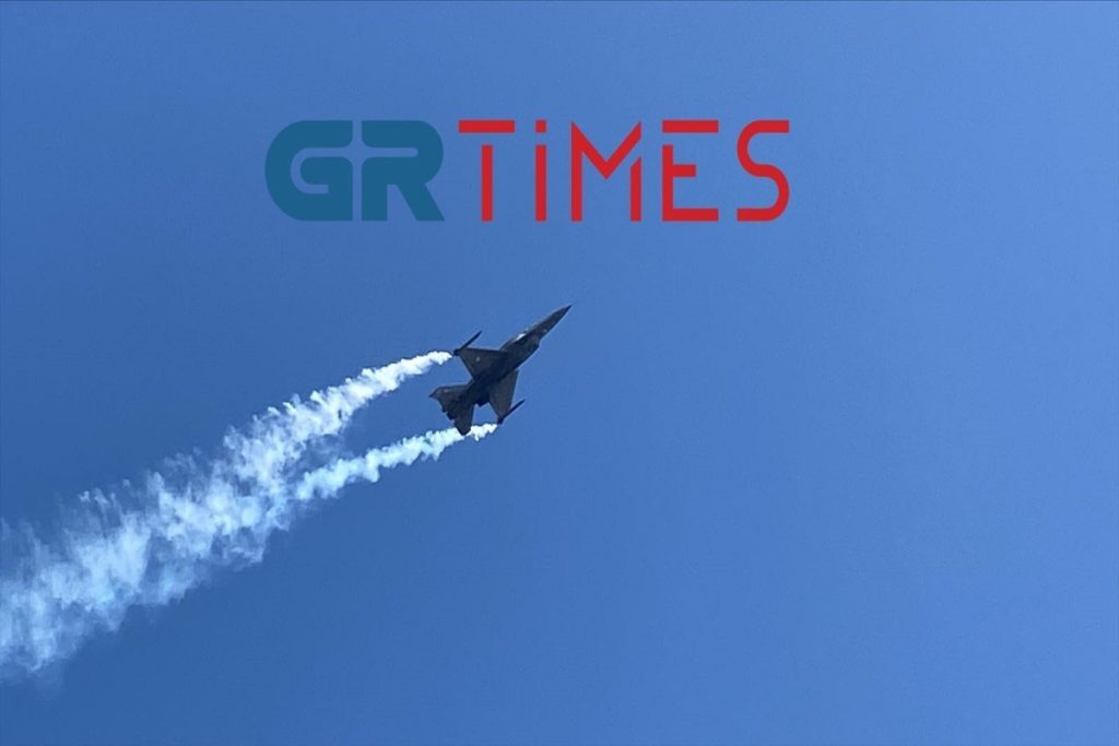Θεσσαλονίκη: Μάγεψε για άλλη μια χρονιά το υπερηχητικό F-16 της ομάδας ΖΕΥΣ – Δοκιμαστική πτήση και 