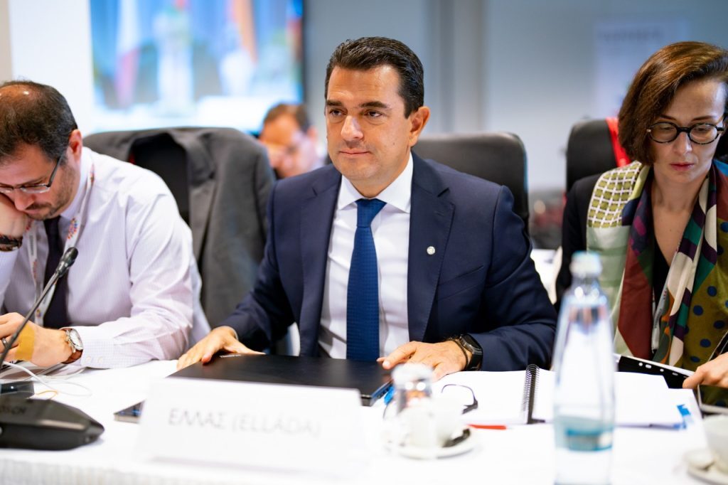 Σκρέκας: «Χρειαζόμαστε άμεσες αποφάσεις για μείωση των τιμών και διασφάλιση της επάρκειας φυσικού αε