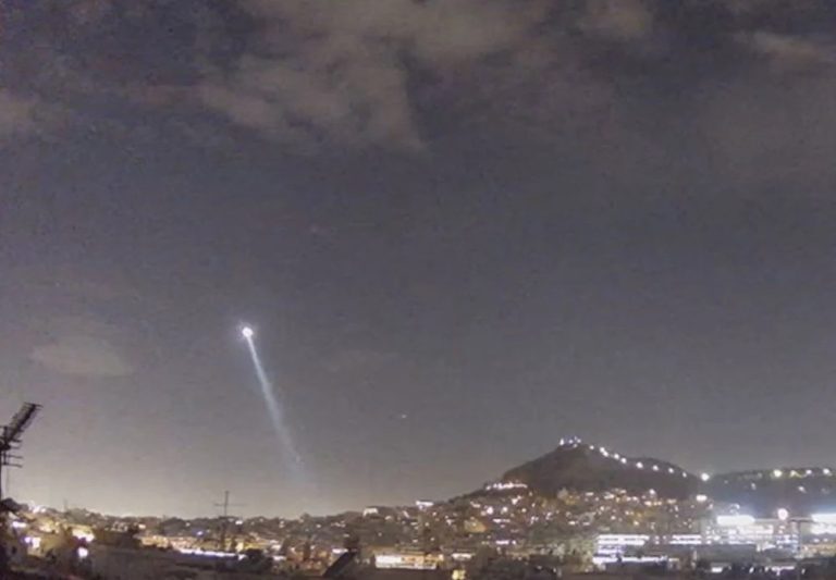 UFO πάνω από το Κολωνάκι; Δεν είναι αυτό που νομίζετε [βίντεο]