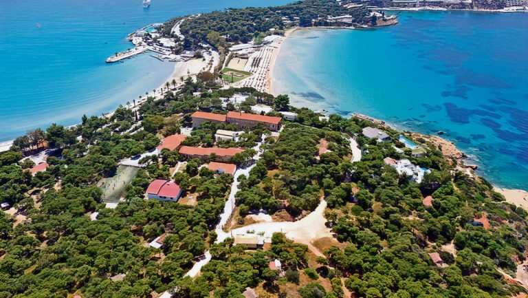 Φιλέτο στη Βουλιαγμένη με 1,6 εκατ. ευρώ το χρόνο νοικιάζει η Εκκλησία