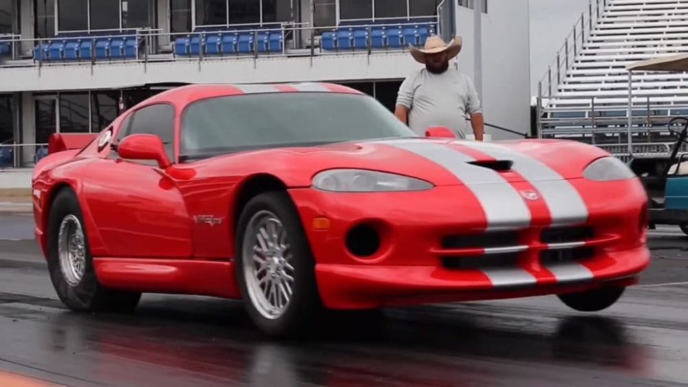 Βίντεο: Θηριώδες Dodge Viper κάνει το 400άρι σε …6 δεύτερα