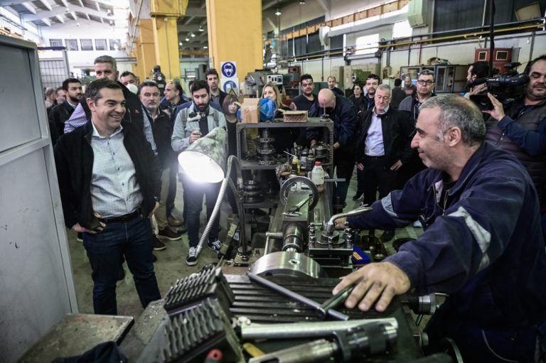 Στο αμαξοστάσιο της ΟΣΥ ο Τσίπρας: «Κρίσιμη» ημέρα η 9η Νοεμβρίου