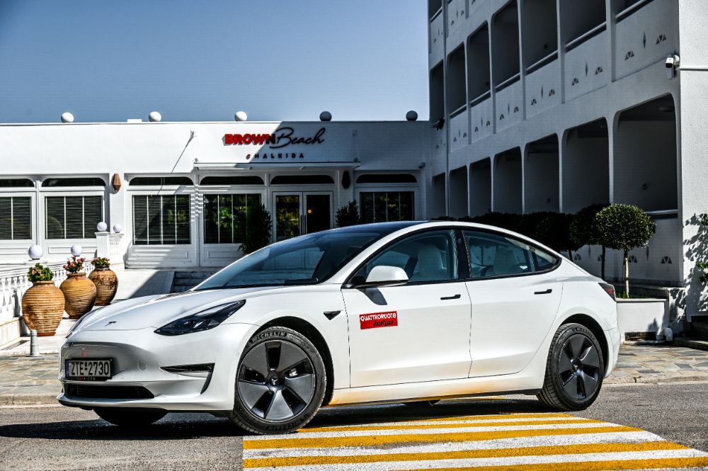 Tesla Model 3 Long Range: Εκδρομή από την Αθήνα στη Χαλκίδα