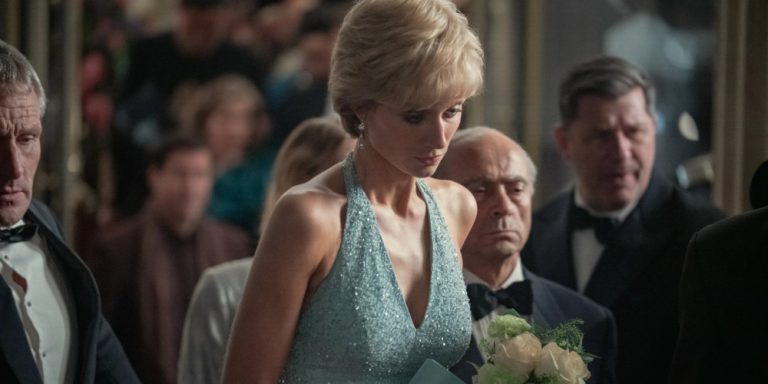 The Crown: Η φρενίτιδα της πρεμιέρας και οι σκηνές που καίνε τη βασιλική οικογένεια