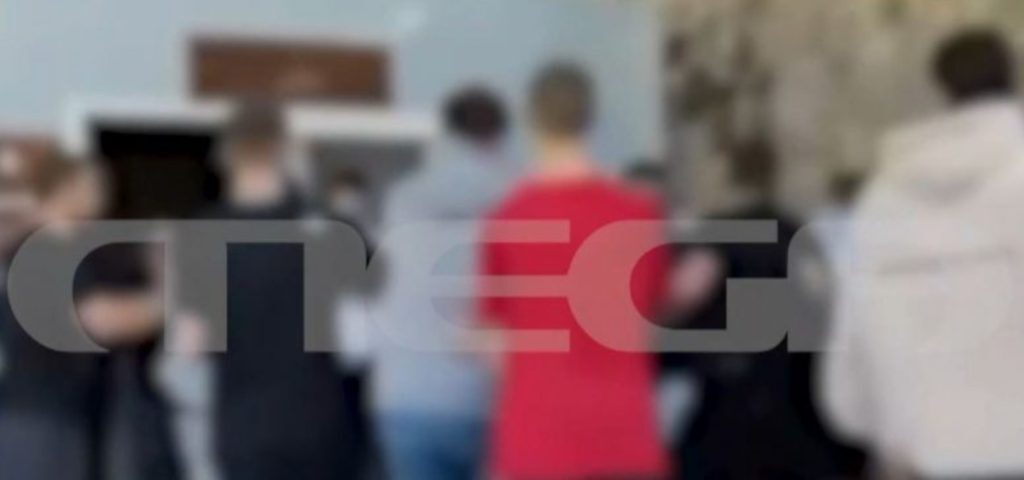 Θεσσαλονίκη: Σοκάρουν οι εικόνες από την άγρια συμπλοκή μαθητών σε κολλέγιο