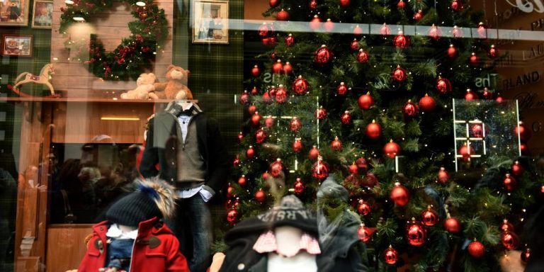 Εορταστικό ωράριο: Αυτές τις μέρες θα είναι ανοιχτά τα καταστήματα στην Αθήνα