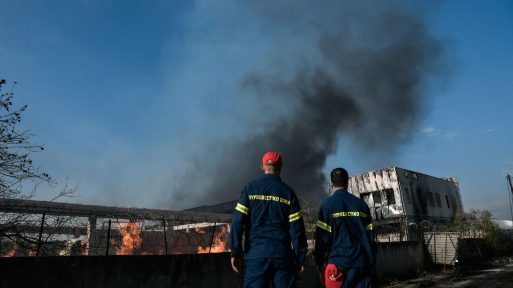 Ασπρόπυργος: Φωτιά τώρα κοντά στην Αττική Οδό
