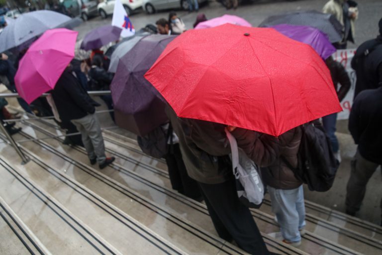 Κακοκαιρία Oliver: Οι αστραπές και οι βροντές «ξύπνησαν» την Αθήνα – Οι προβλέψεις των μετεωρολόγων