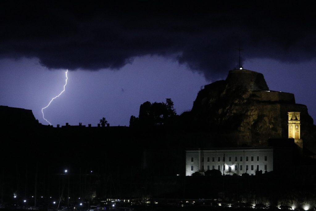 Καιρός – Κακοκαιρία «Άριελ»: Έκτακτη σύσκεψη στην Πολιτική Προστασία – Τι πρέπει να προσέξουν 
