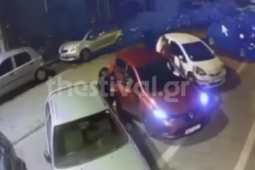 Απίστευτη κλοπή στη Θεσσαλονίκη: Κλέφτης αρπάζει τσάντα από ΙΧ χωρίς να τον καταλάβει η οδηγός