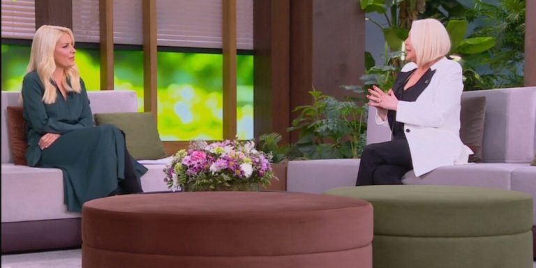 Ελένη Μενεγάκη – Ρούλα Κορομηλά: Η συνάντηση μετά από 27 χρόνια