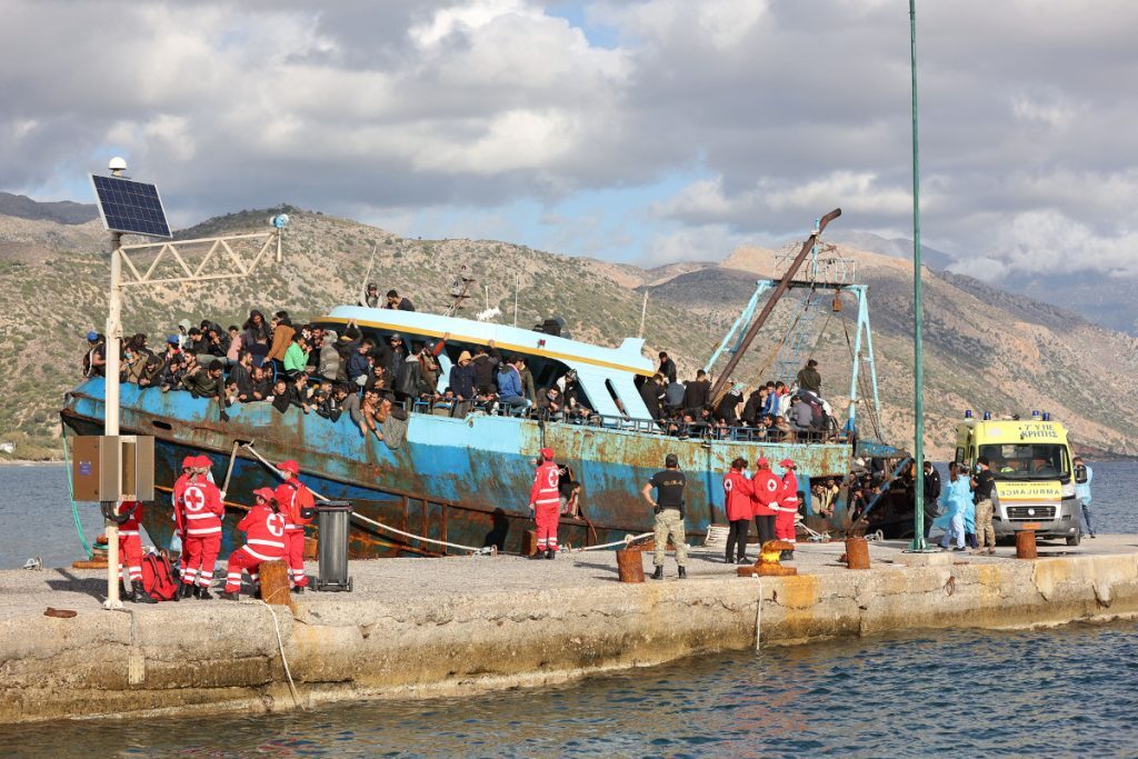 Χανιά: Μεταφέρεται στην Αθήνα η πρώτη ομάδα των μεταναστών που είχαν διασωθεί