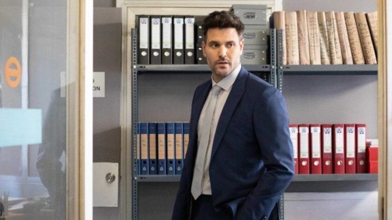 Παγιδευμένοι: Συνεχίζουμε την σειρά – Τον βρίσκουν νεκρό στο δάσος με μια σφαίρα καρφωμένη στο σώμα του