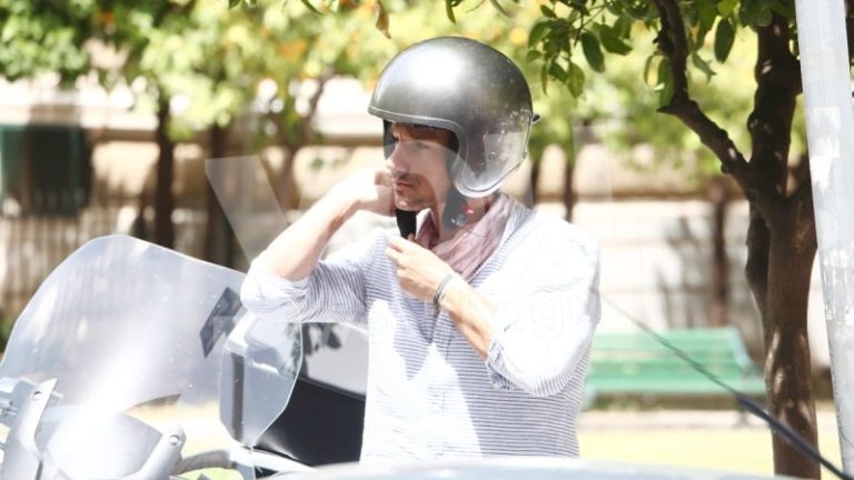 Πάνος Βλάχος: Με ηθοποιό από τον «Παράδεισο των Κυριών» για καφέ στο Περιστέρι