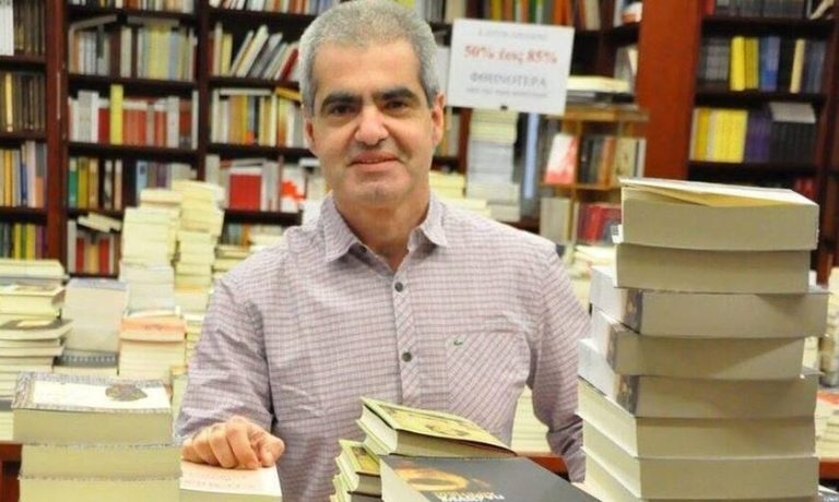 Βασίλης Παπαθεοδώρου: Επιμένει πως «χρειαζόταν πρωτογενές υλικό για νέο βιβλίο» – Τι ισχυρίζεται ο δικηγόρος του