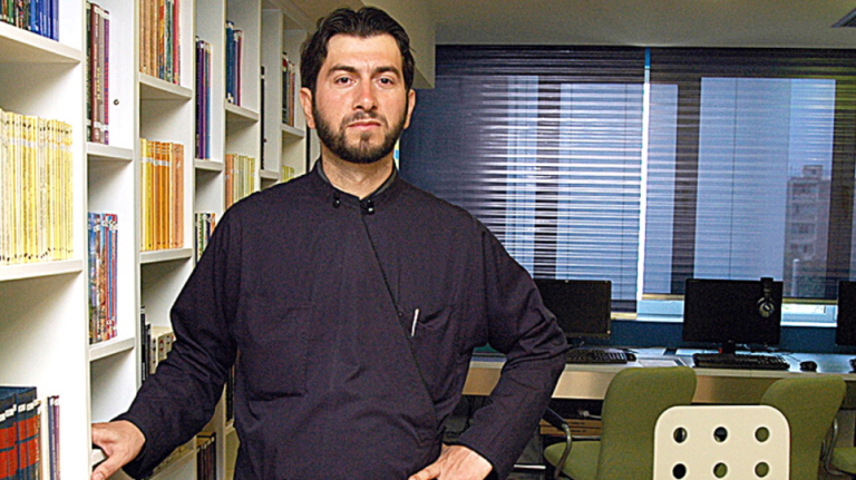 Κιβωτός του Κόσμου: «Μπλόκο» στον Πατέρα Αντώνιο με εισαγγελική διαταγή – Απαγορεύεται να πλησιάζει τις δομές [βίντεο]