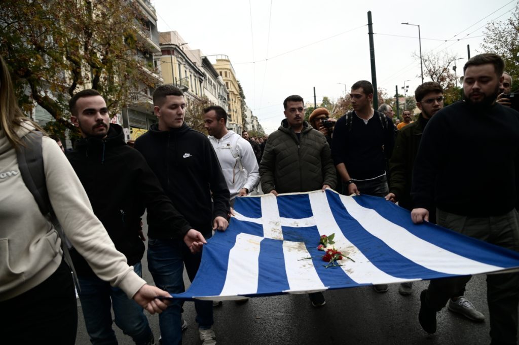 17 Νοέμβρη: Σε εξέλιξη η πορεία για την εξέγερση του Πολυτεχνείου – Απροσπέλαστο το κέντρο