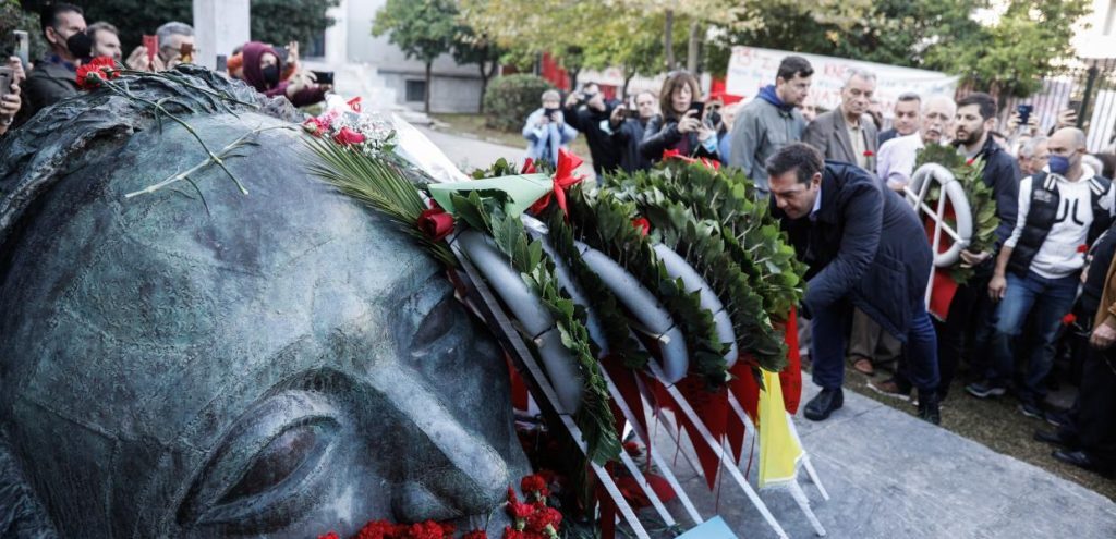 Τσίπρας από την πορεία για το Πολυτεχνείο: Όσοι υπονομεύουν τη Δημοκρατία διαπράττουν τεράστιο λάθος