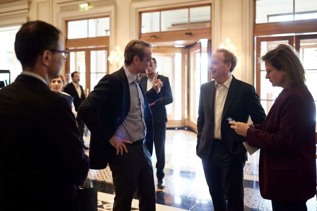 Συνάντηση Μητσοτάκη με τον Πρόεδρο της Microsoft: Τα επενδυτικά σχέδια της εταιρείας στην Ελλάδα στο