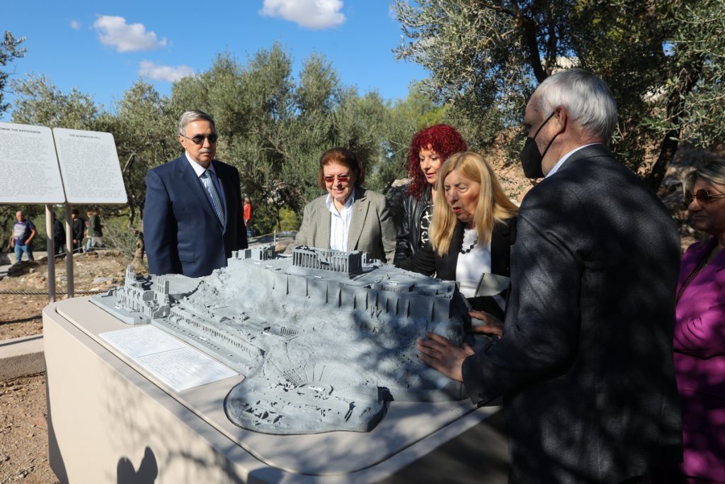 Η Ακρόπολη προσβάσιμη και σε άτομα με προβλήματα όρασης