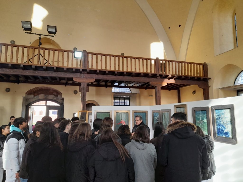 Πόλος έλξης για τους επισκέπτες και τους μαθητές των Τρικάλων η έκθεση του Μιχάλη Μακρουλάκη