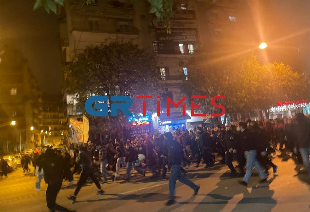 Θεσσαλονίκη: Επεισόδια στην Καμάρα για τον πυροβολισμό του 16χρονου