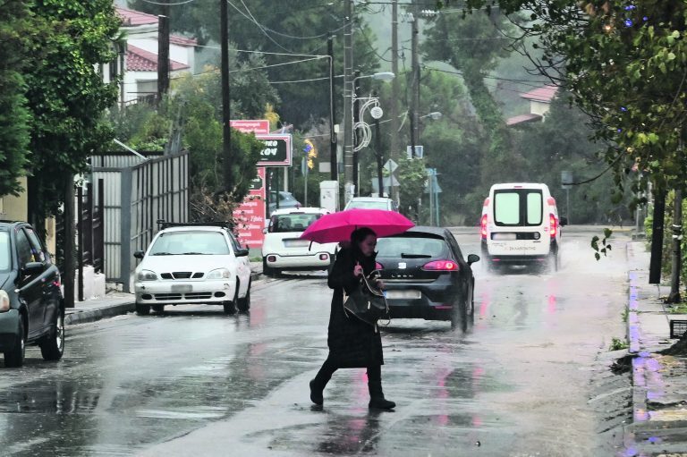 Καιρός: Έντονες βροχοπτώσεις και τοπικά ισχυρές καταιγίδες – Ξεκίνησε το τριήμερο κακοκαιρίας