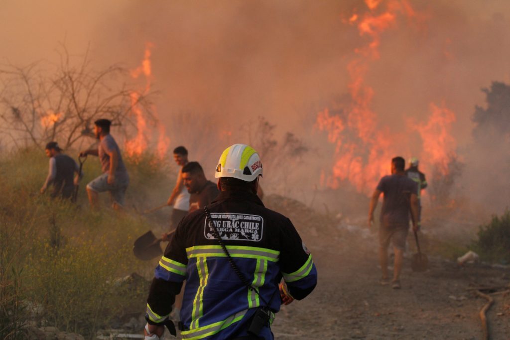 Χιλή: Δεκάδες δασικές πυρκαγιές απειλούν κατοικημένες περιοχές