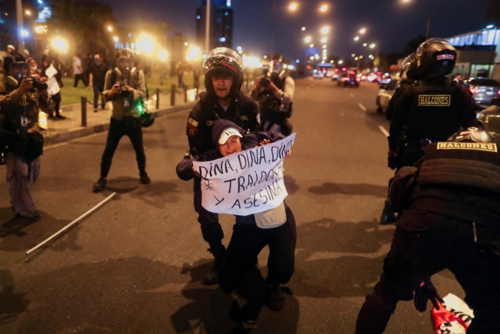 Πολιτική κρίση στο Περού: Τουλάχιστον επτά νεκροί σε συγκρούσεις