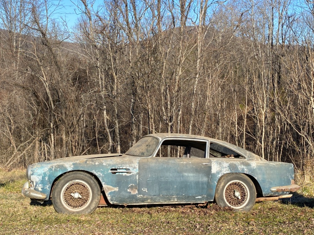 Aston Martin DB4 ανασύρθηκε από αχυρώνα μετά από 30 χρόνια