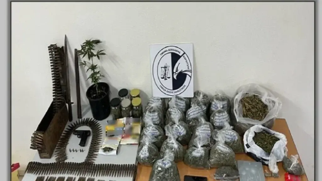 Καρδίτσα: Έκρυβε όπλα και μεγάλες ποσότητες ναρκωτικών στο σπίτι