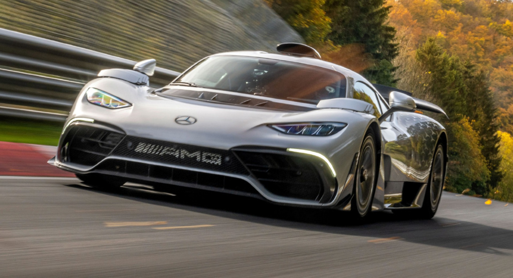 Δείτε την AMG One να καταρρίπτει τα ρεκόρ χρόνου τριών πιστών