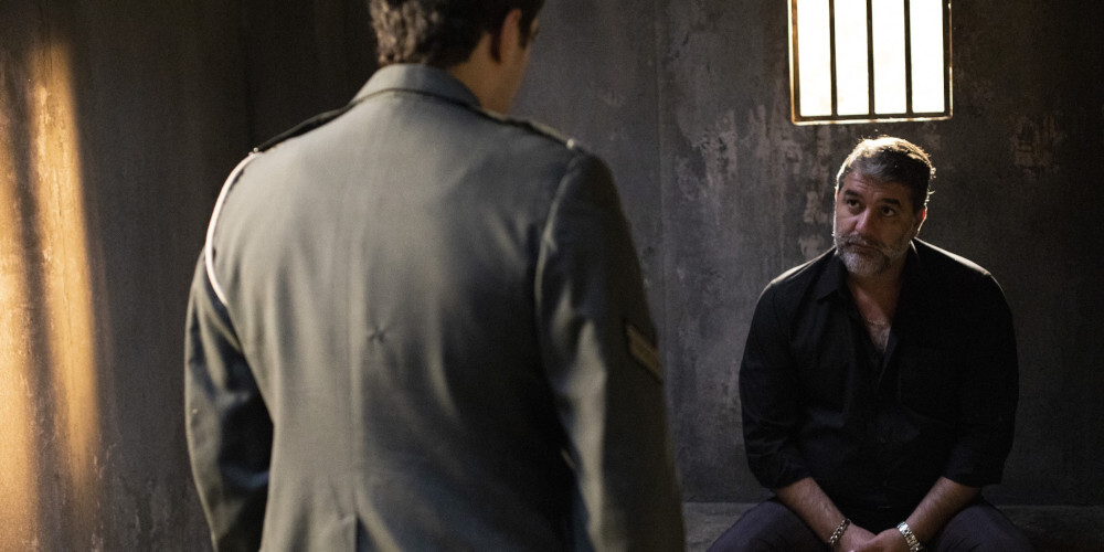 Αυτή η νύχτα μένει