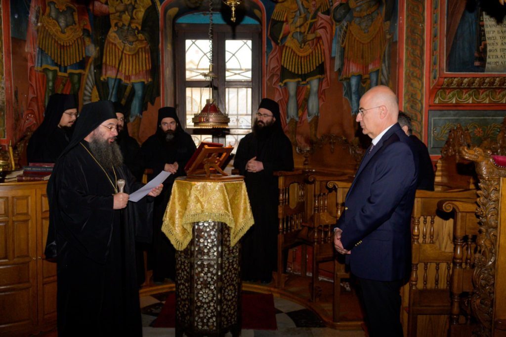 Νίκος Δένδιας: Χτύπησε στη μύτη και στα δόντια μετά το λιποθυμικό επεισόδιο στο Άγιο Όρος