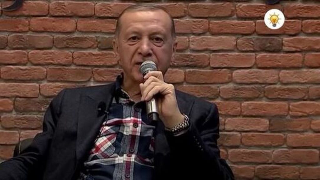 «Καρδιά μου πες το εσύ»: Ο Ερντογάν ερμήνευσε ερωτικό τραγούδι για τους ψηφοφόρους του