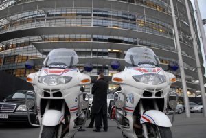 Politico για Qatargate: Eφοδος της αστυνομίας στο Ευρωπαϊκό Κοινοβούλιο