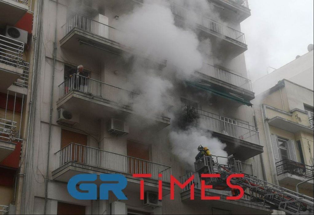 Θεσσαλονίκη: Φωτιά σε διαμέρισμα – Στο νοσοκομείο δύο άτομα