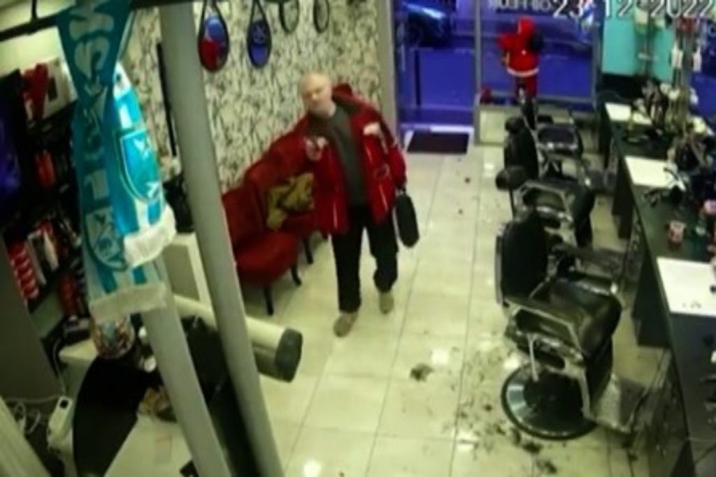 Γαλλία: Προφυλακίστηκε ο 69χρονος που δολοφόνησε τρεις Κούρδους σε κουρείο – Βίντεο ντοκουμέντ