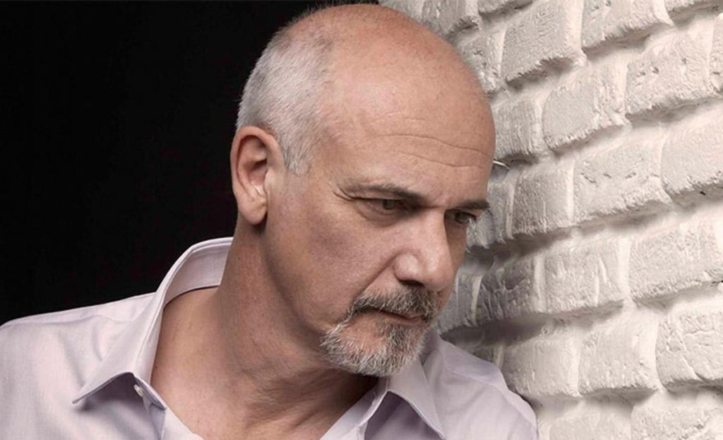 Γιώργος Κιμούλης: Ο σκηνοθέτης μιλά για πρώτη φορά μετά τις καταγγελίες – «Κανείς δεν μπορεί ν