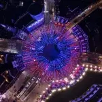 Ισπανία: Ένα τεράστιο «μάτι» με 100.000 φωτάκια λάμπει πάνω από την Μαδρίτη