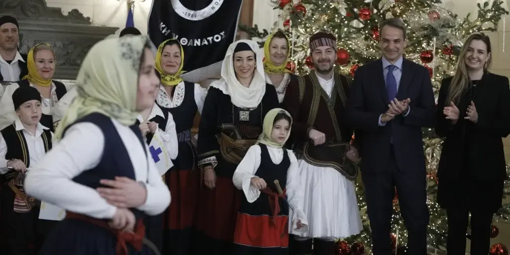 Πρωτοχρονιάτικα κάλαντα από τη Μάνη άκουσε ο Κυριάκος Μητσοτάκης