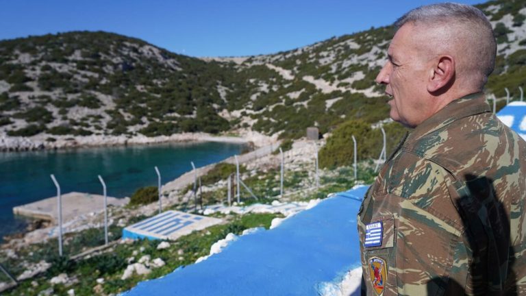 Ψέριμος νησιά Κυβερνητικές πηγές: Η σπουδαία θητεία του Κωνσταντίνου Φλώρου και το βαρύ φορτίο της νέας ηγεσίας στις Ένοπλες Δυνάμεις